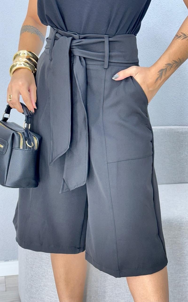 calca pantacourt preta com cinto 1000l6